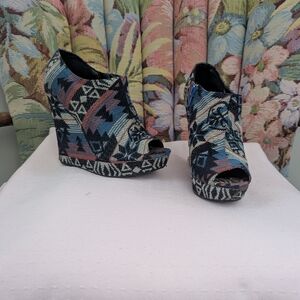 Trendy Multicolor Wedge Sandals